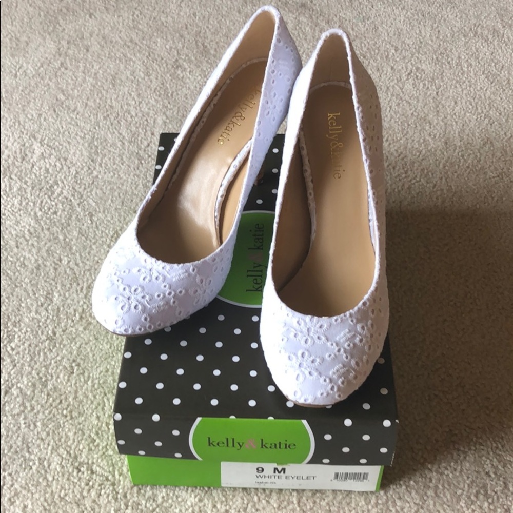 BRAND NEW Kelly & Katie White Eyelet  women’s 9 M